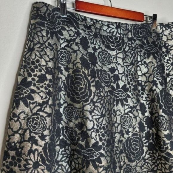 Forever 21+ 1X Black Gold Floral Skirt – Plus Size Skater Silhouette - Picture 10 of 12